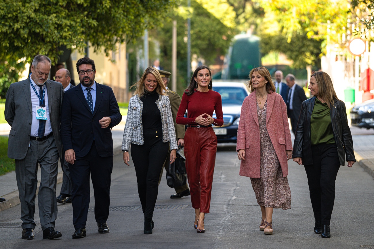 Queen Letizia on her arrival at the session on mental health and the world of work.