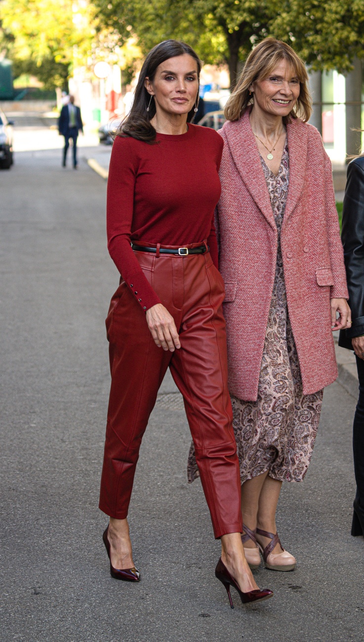 Queen Letizia on her arrival at the session on mental health and the world of work.
