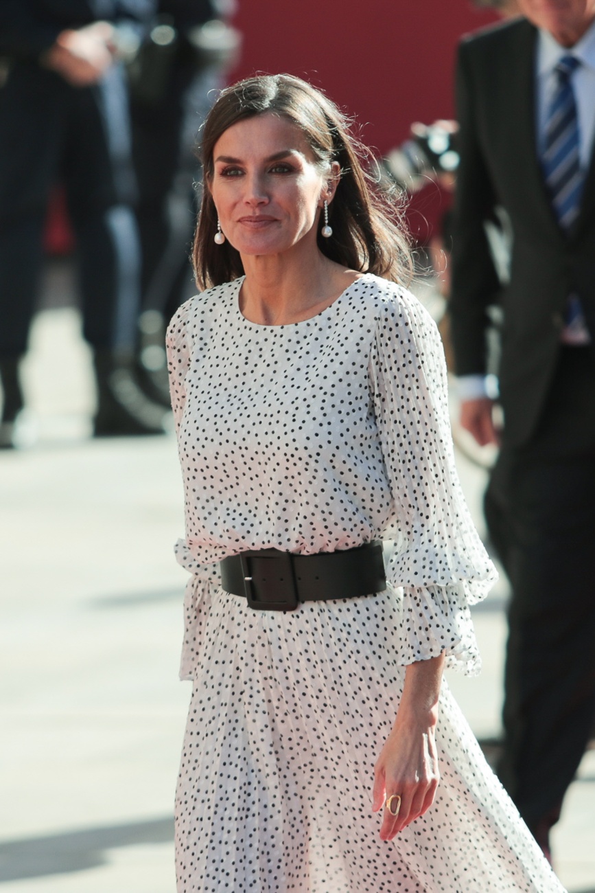 Queen Letizia wears a spectacular dress by Armani