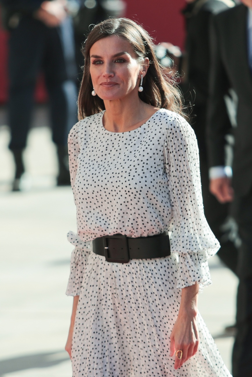 Queen Letizia wears a spectacular dress by Armani