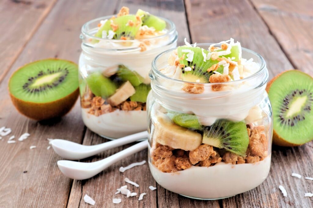 Um bom café da manhã para a vitalidade Vitamina C em kiwifruit