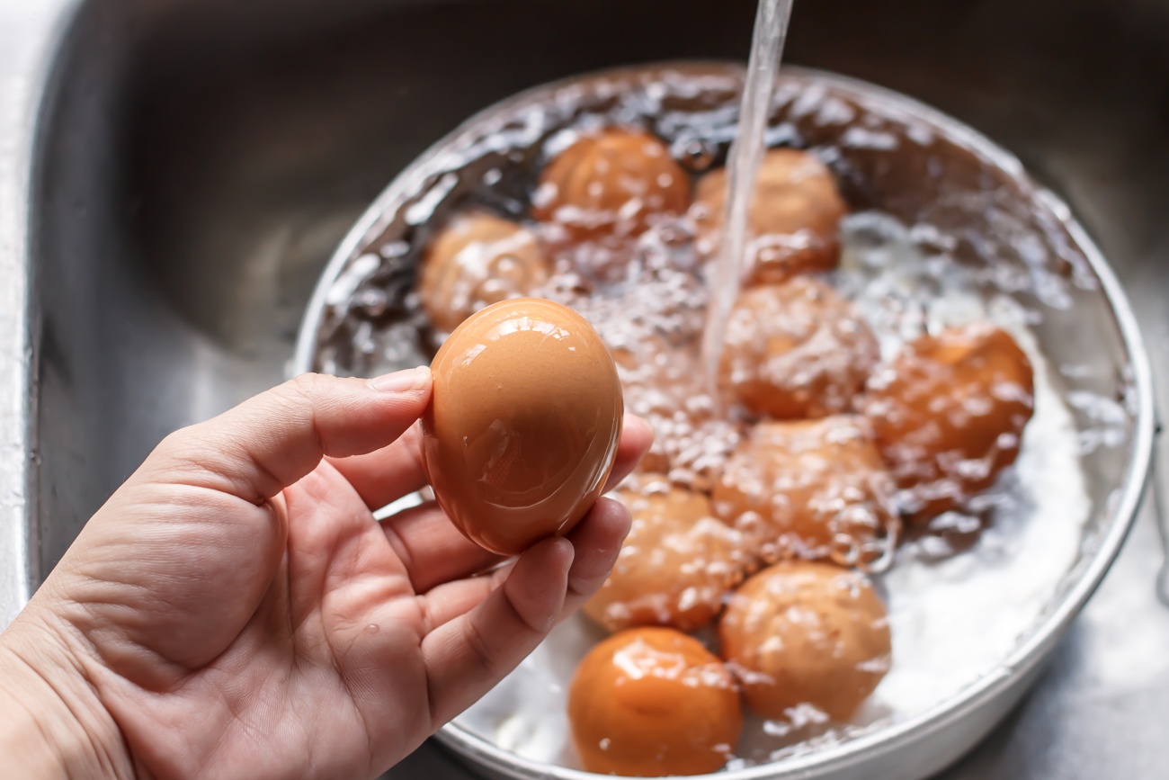 Can I wash the eggs before storing them in the refrigerator?