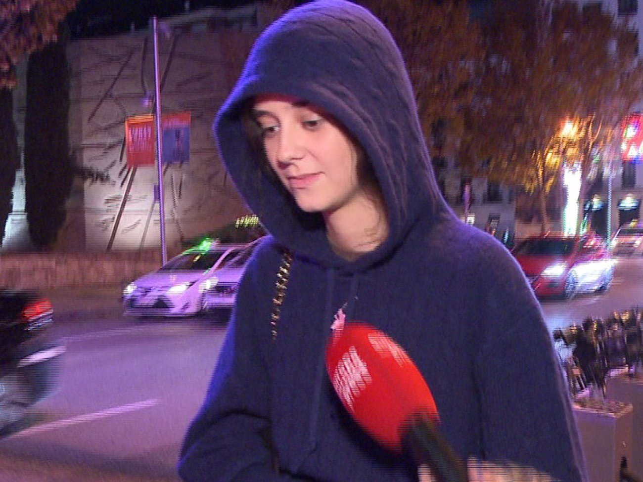 Victoria Federica, che indossa un cappuccio per cercare di passare inosservata. Victoria
