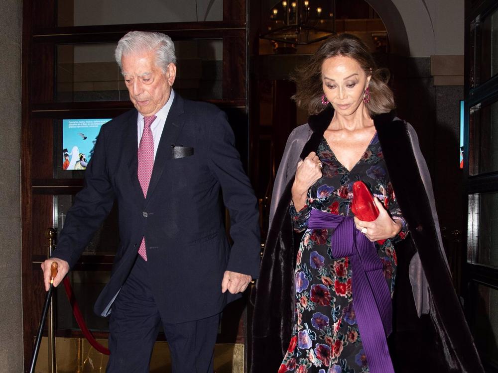 MARIO VARGAS LLOSA E ISABEL PREYSLER, JUNTOS EN EL TEATRO REAL MARIO