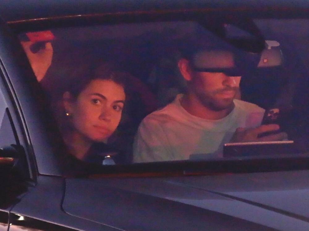 Clara Chía y Gerard Piqué a su llegada a la presentación de ‘Kings League’, a 27 de diciembre de 2022, en Barcelona (España). Clara