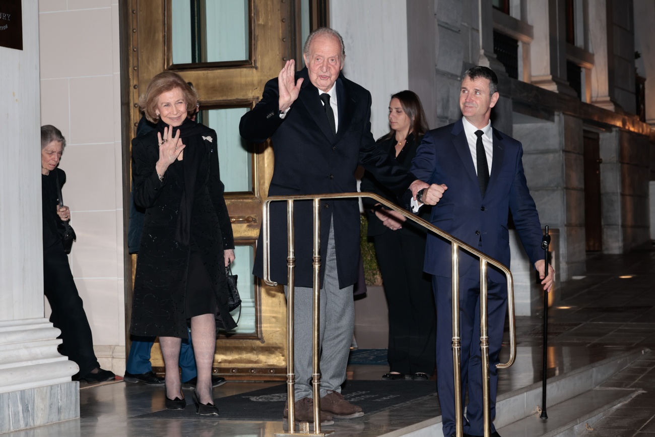 The King and Queen of Spain, Queen Emeritus Sofia and King Emeritus Juan Carlos leave the dinner for the funeral of Constantine of Greece accompanied by the Infantas Elena and Cristina and their children The King and Queen of Spain, Queen Emeritus Sofia and King Emeritus Juan Carlos leave the dinner for the funeral of Constantine of Greece accompanied by the Infantas Elena and Cristina and their children