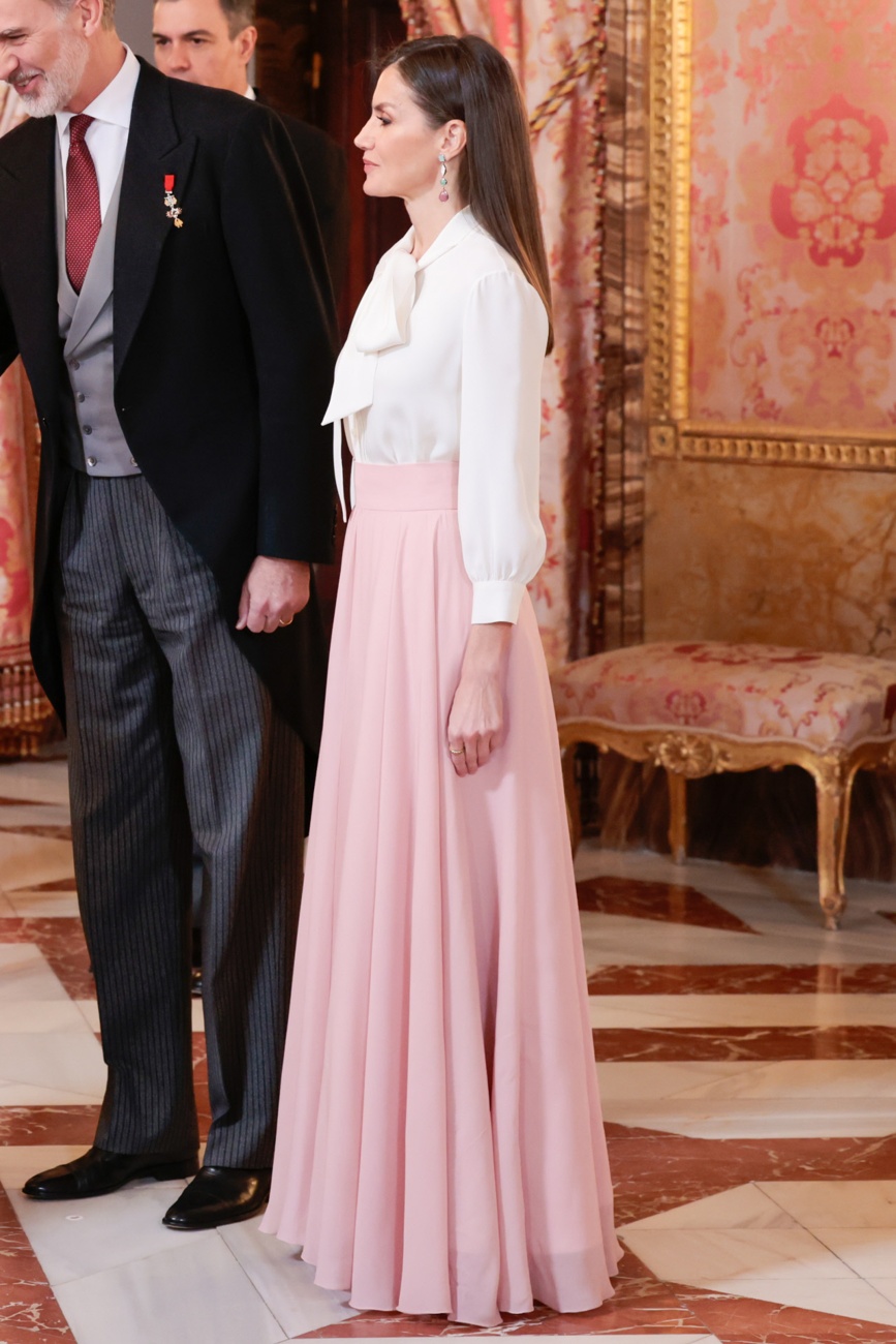 A blouse we have seen before A blouse we have seen before