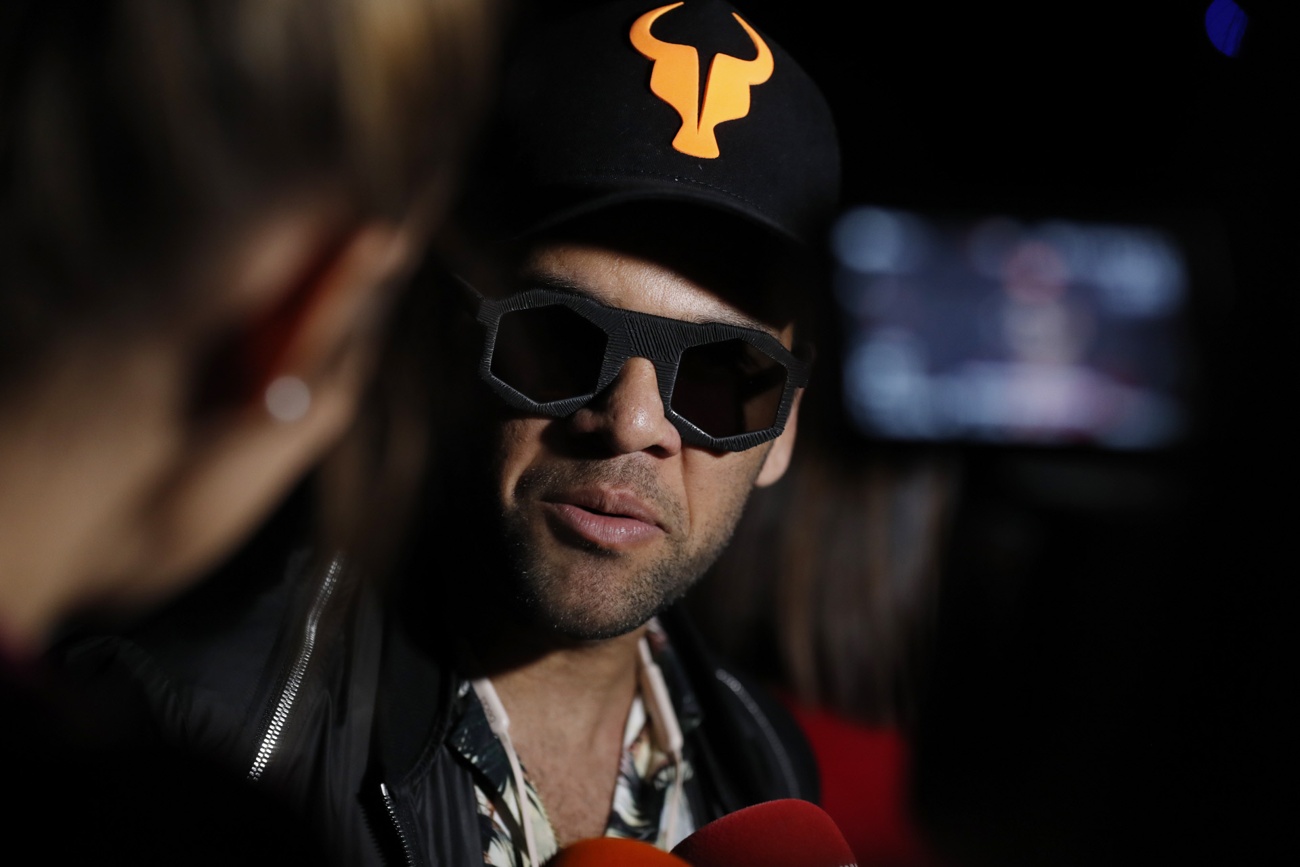 Shares cell with Ronaldinho's bodyguard Shares cell with Ronaldinho's bodyguard