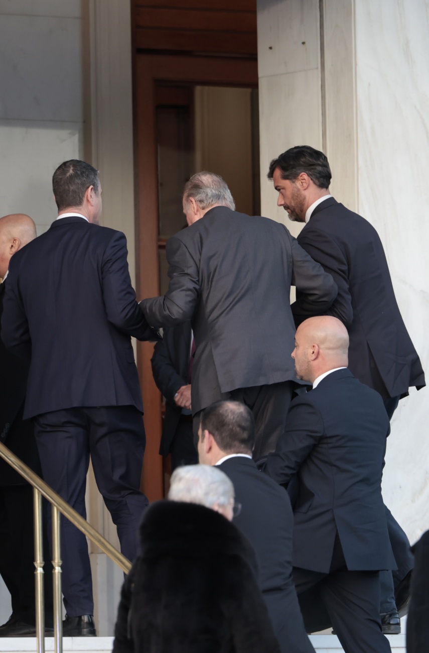 Juan Carlos I helped to enter Juan Carlos I helped to enter