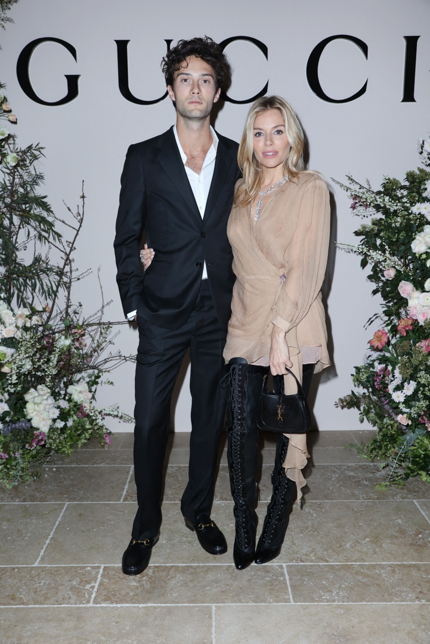 Sienna Miller et Oli Green assistent à la soirée Gucci pendant la Fashion Week de Paris