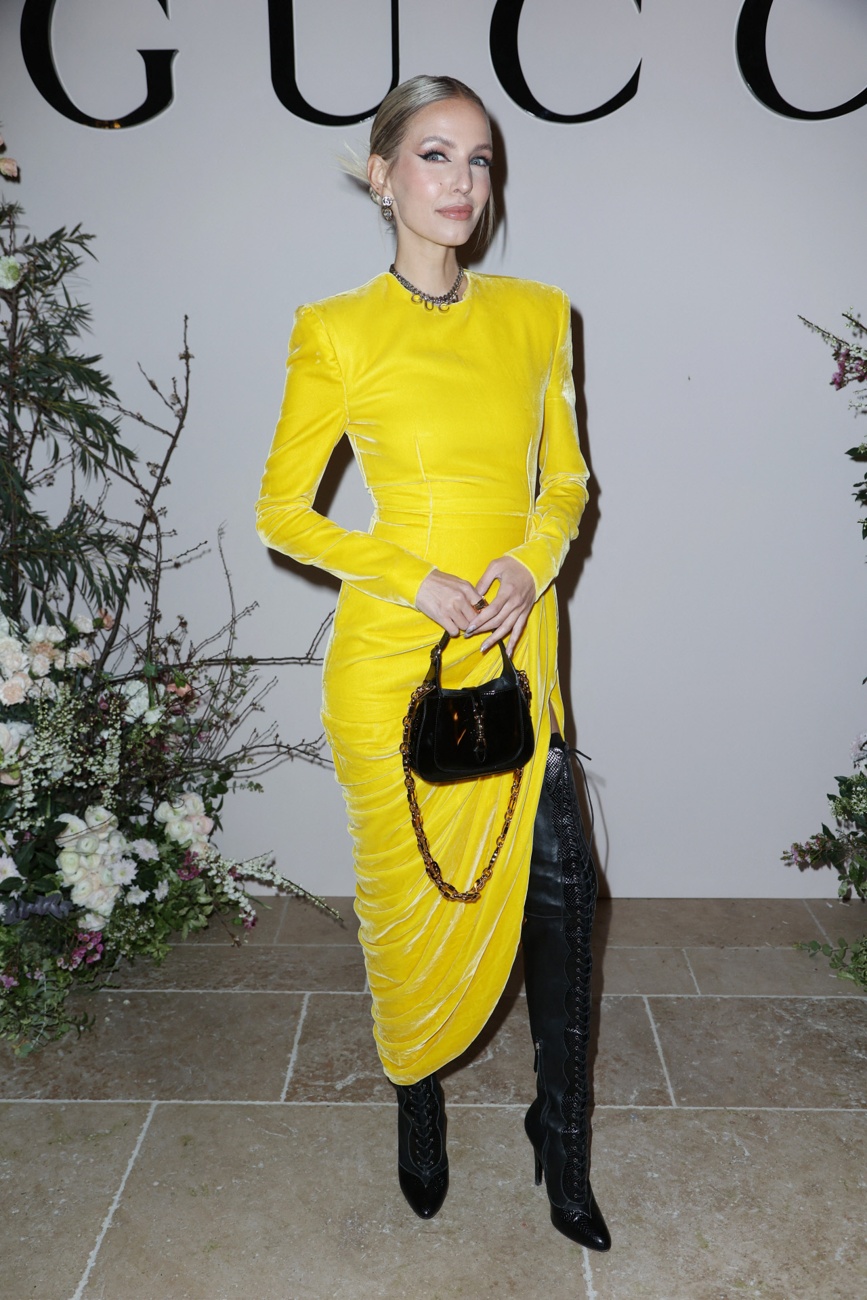 Leonie Hanne assiste à la soirée Gucci pendant la Fashion Week de Paris