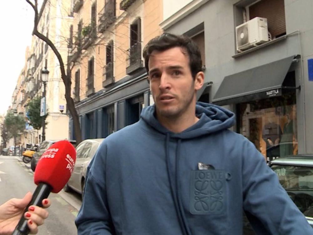 Íñigo Onieva llegando a su casa Íñigo