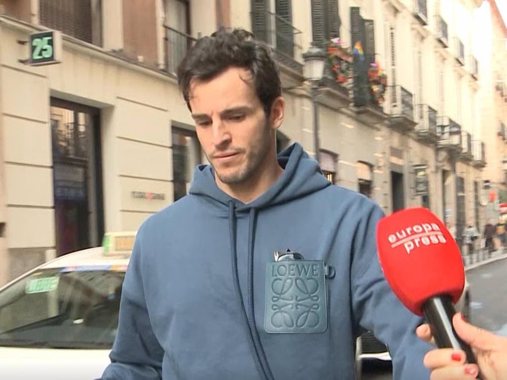 Íñigo Onieva sale de comprar en una tienda Íñigo