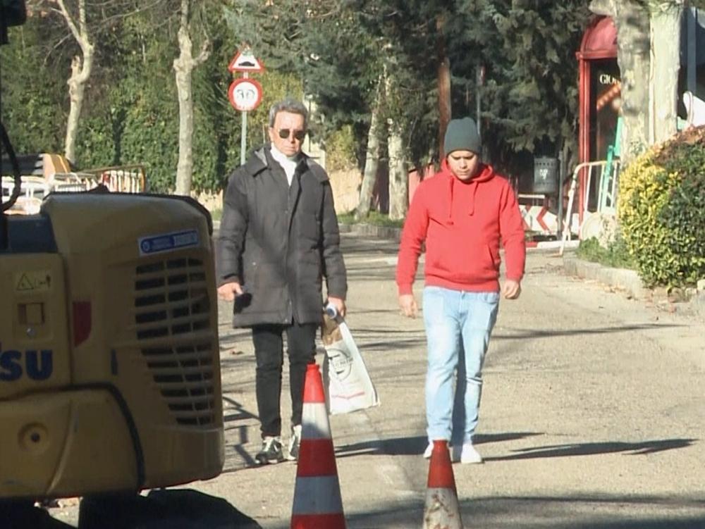 JOSÉ ORTEGA CANO Y SU HIJO, JOSÉ FERNANDO, DANDO UN PASEO JOSÉ