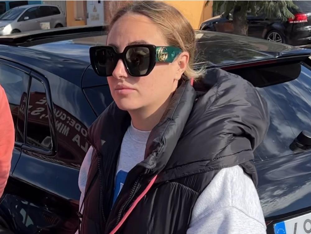 ROCÍO FLORES, VISIBLEMENTE MOLESTA ANTE LAS PREGUNTAS SOBRE LOS NUEVOS PLANES DE OLGA MORENO ROCÍO