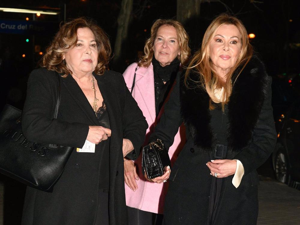 Ana Obregón y sus hermanas Celia y Amalia, a su llegada al concierto homenaje a su padre en el Auditorio Nacional Ana