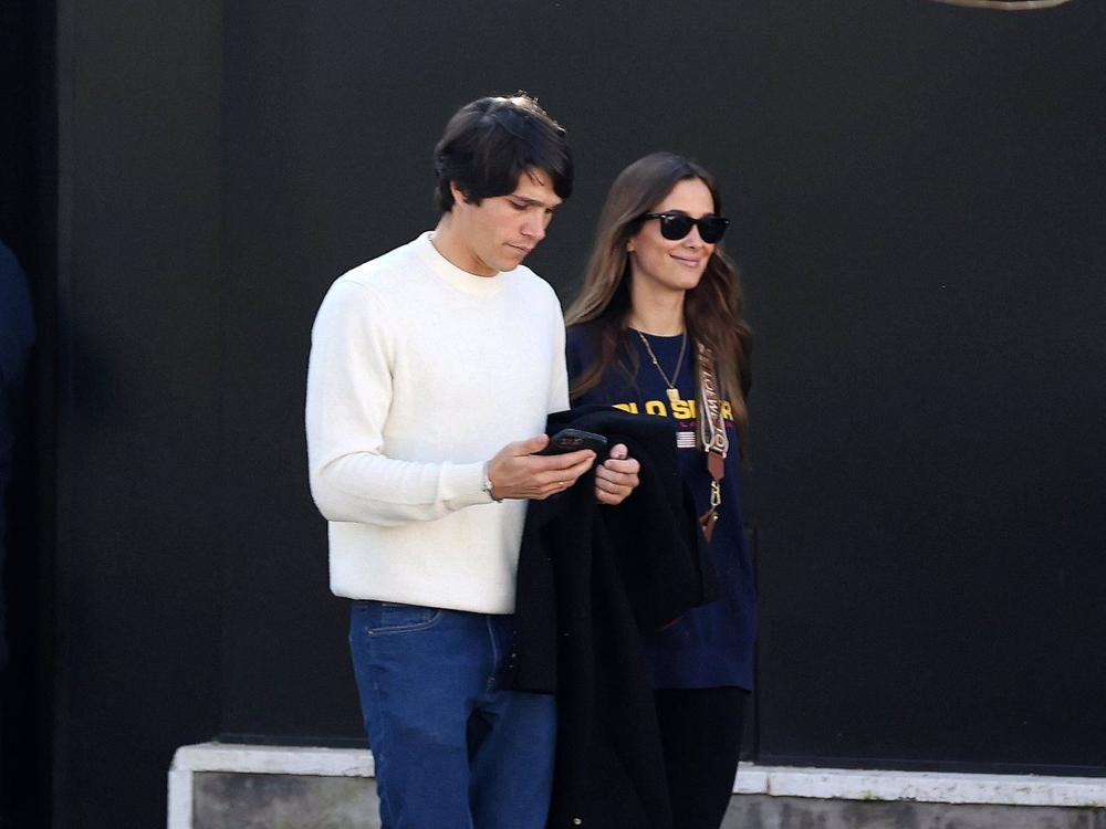PABLO CASTELLANO Y MARÍA POMBO EN SU NUEVA CASA PABLO