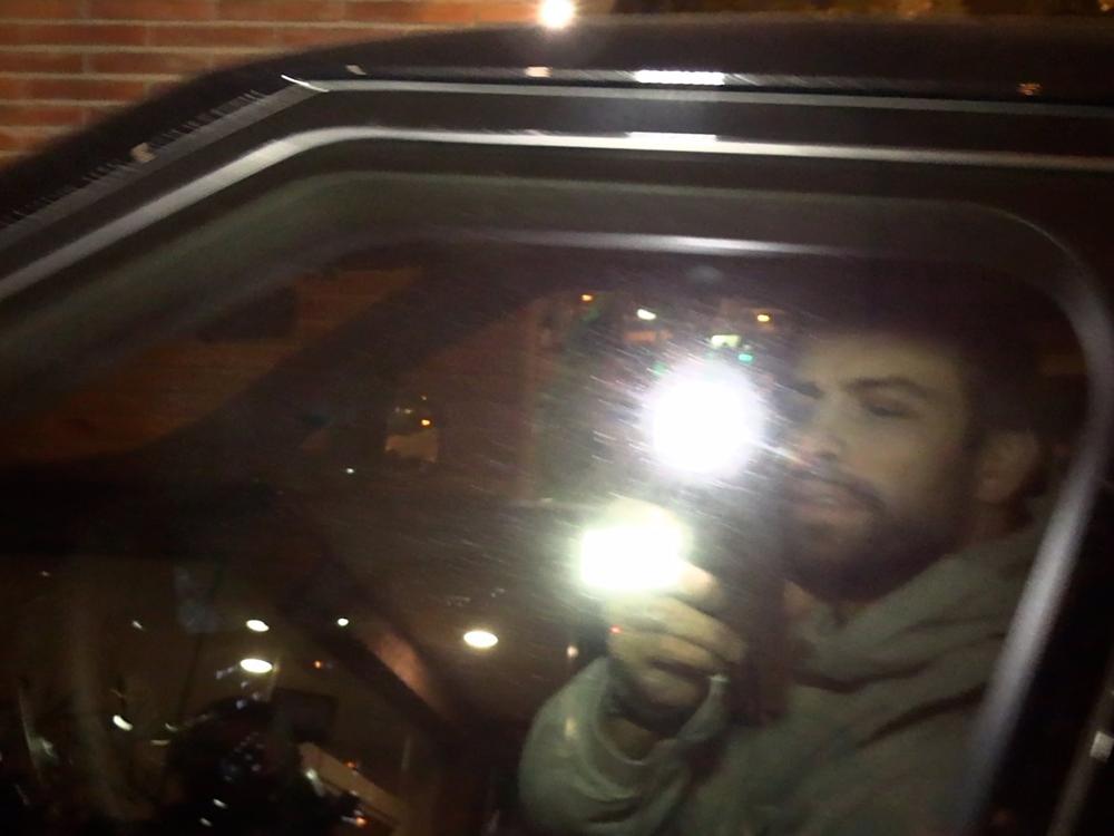 GERARD PIQUÉ REAPARECE Y LLEGA A SU DOMICILIO TRAS EL ESCÁNDALO QUE HA PROVOCADO SU EXPAREJA, SHAKIRA, CON SU ÚLTIMO TEMA MUSICAL GERARD