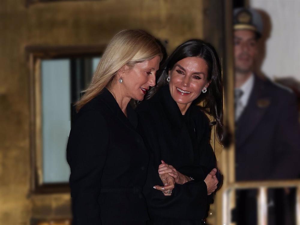 La Reina Letizia y Marie Chantal Miller salen del restaurante donde se ha celebrado una cena La