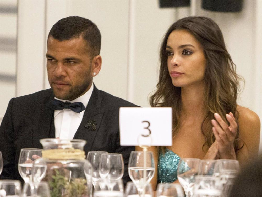 DANI ALVES Y JOANA SANZ EN IMAGEN DE ARCHIVO DANI