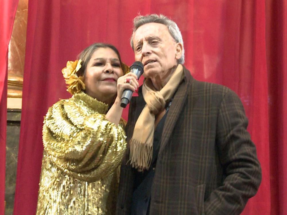 José Ortega Cano, cantando en el concierto que se celebra en la parroquia de San Antón con motivo de las fiestas patronales José