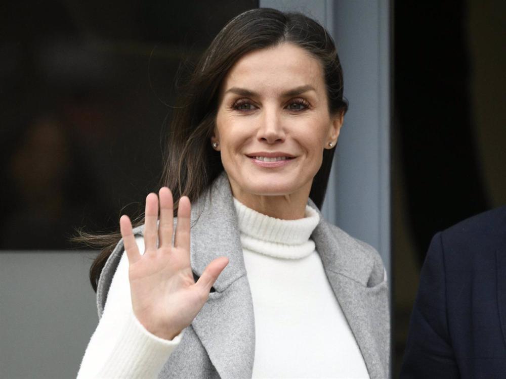 La Reina Letizia a su llegada a la sede de la AECC La