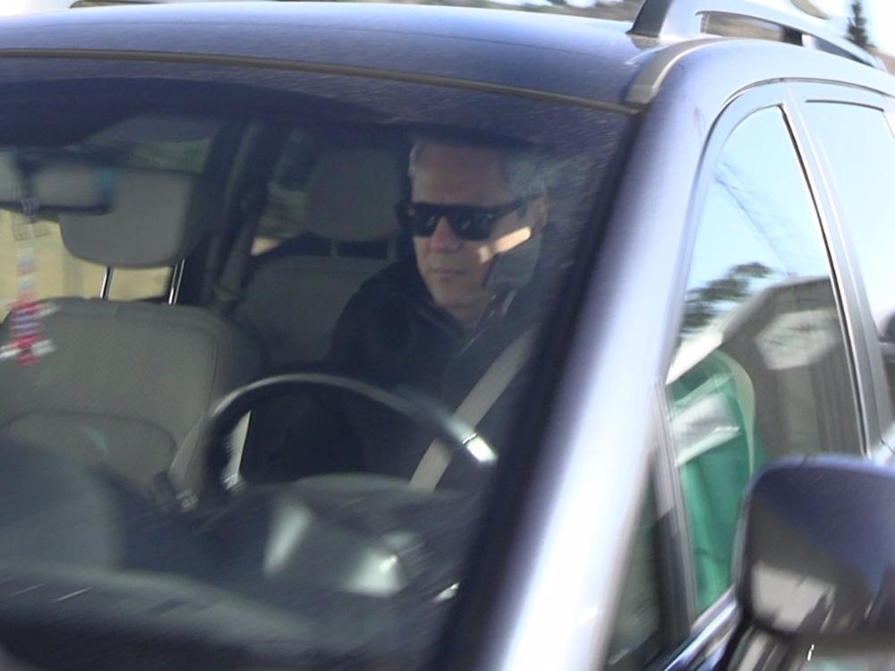 Tonino llegando a la casa de Shakira Tonino