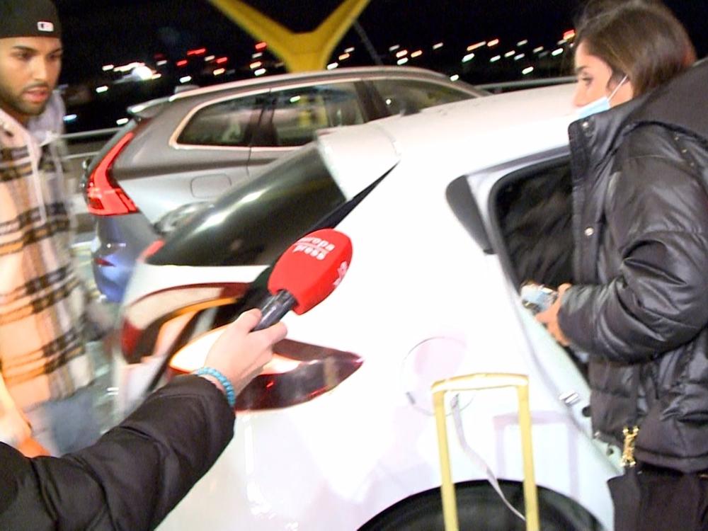 YULEN PEREIRA SE REENCUENTRA CON ANABEL PANTOJA EN EL AEROPUERTO DE MADRID YULEN