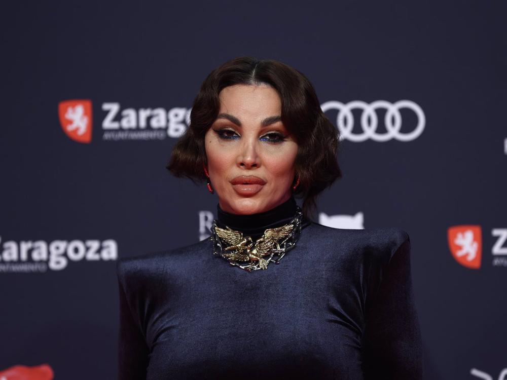 DANIELA SANTIAGO EN LA ALFOMBRA ROJA DE LOS PREMIOS FEROZ 2023 DANIELA