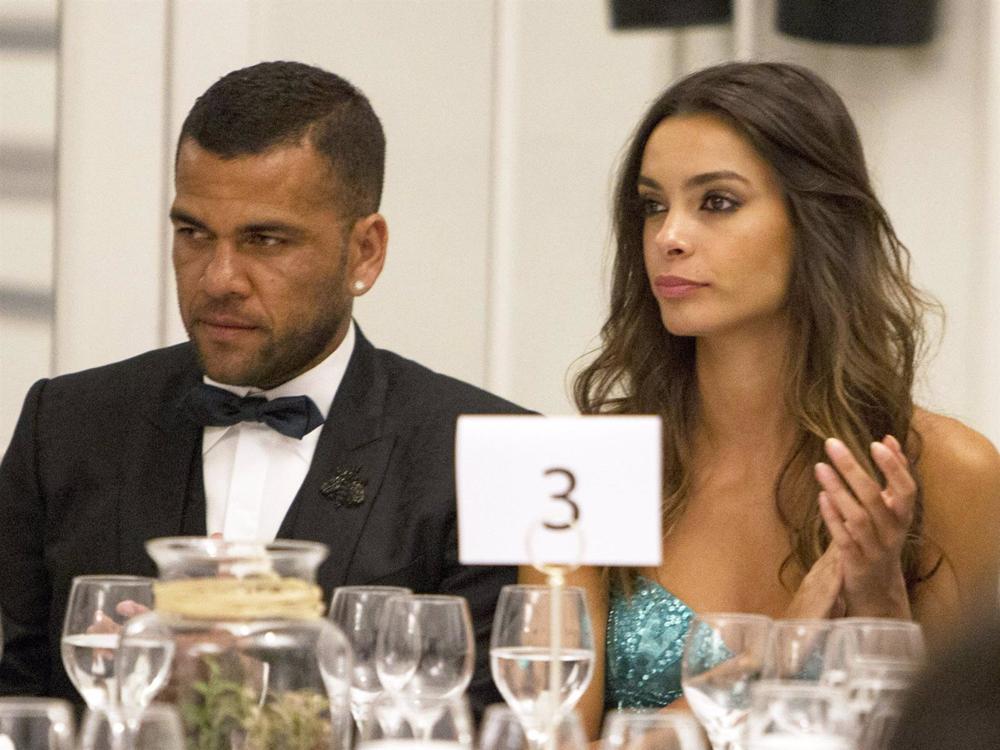 Archivo - Dani Alves y Joana Sanz, en una imagen de archivo Archivo