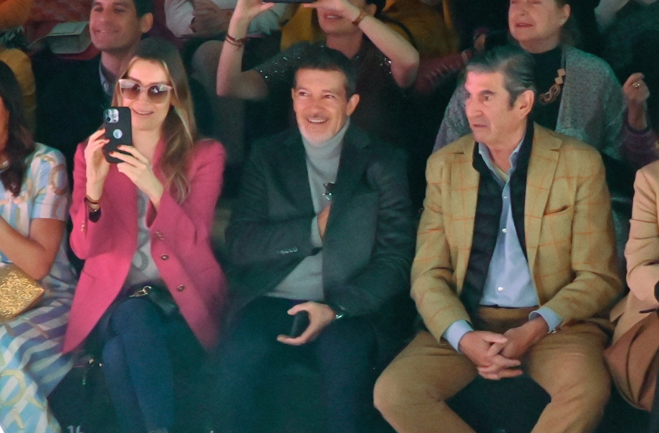 Antonio and Nicole in the front row of the Ágatha Ruiz de la Prada fashion show at Mercedes-Benz Fashion Week Antonio and Nicole in the front row of the Ágatha Ruiz de la Prada fashion show at Mercedes-Benz Fashion Week