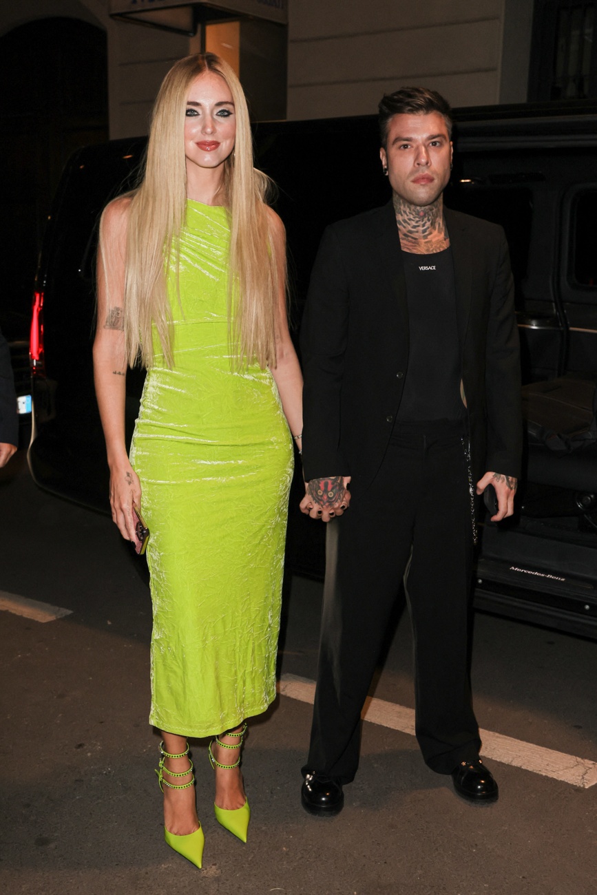 Chiara and Fedez arrive at a Versace event at Milan Fashion Week in 2022 Chiara and Fedez arrive at a Versace event at Milan Fashion Week in 2022