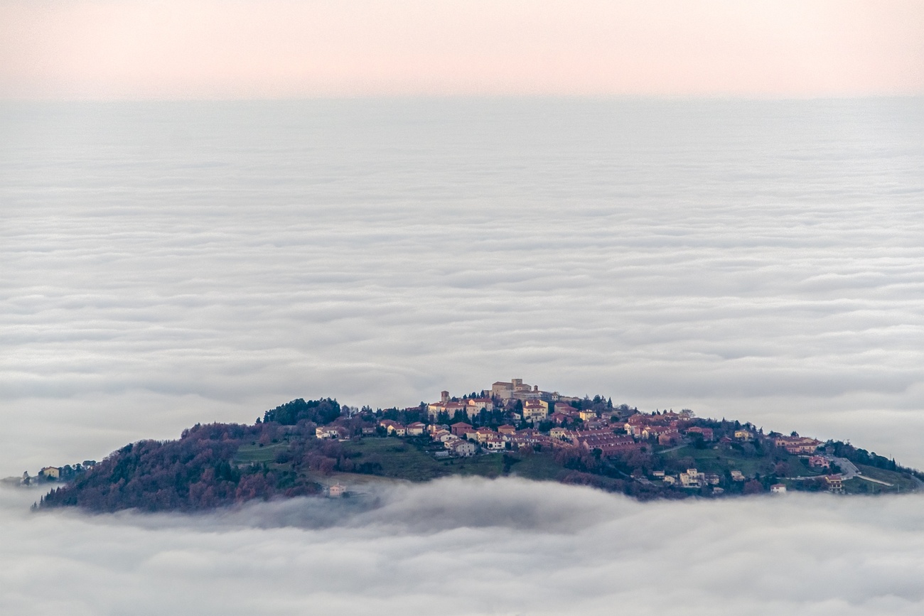 3. San Marino: 61 km²