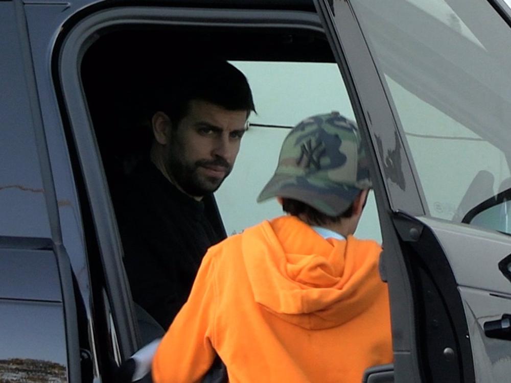 Gerard Piqué recogiendo a sus hijos en la casa de Shakira Gerard