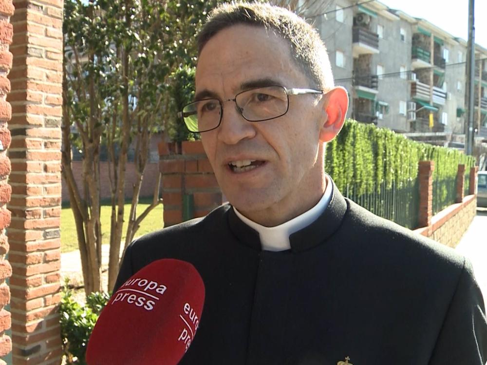 El sacerdote de Aldea del Fresno, el padre Gustavo, desvela detalles de la boda de Tamara Falcó El