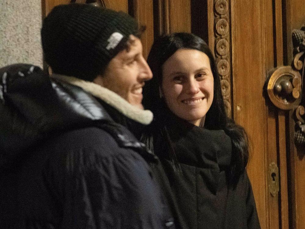 Sebastián Yatra y Milena Smit, de lo más sonrientes en la noche madrileña Sebastián