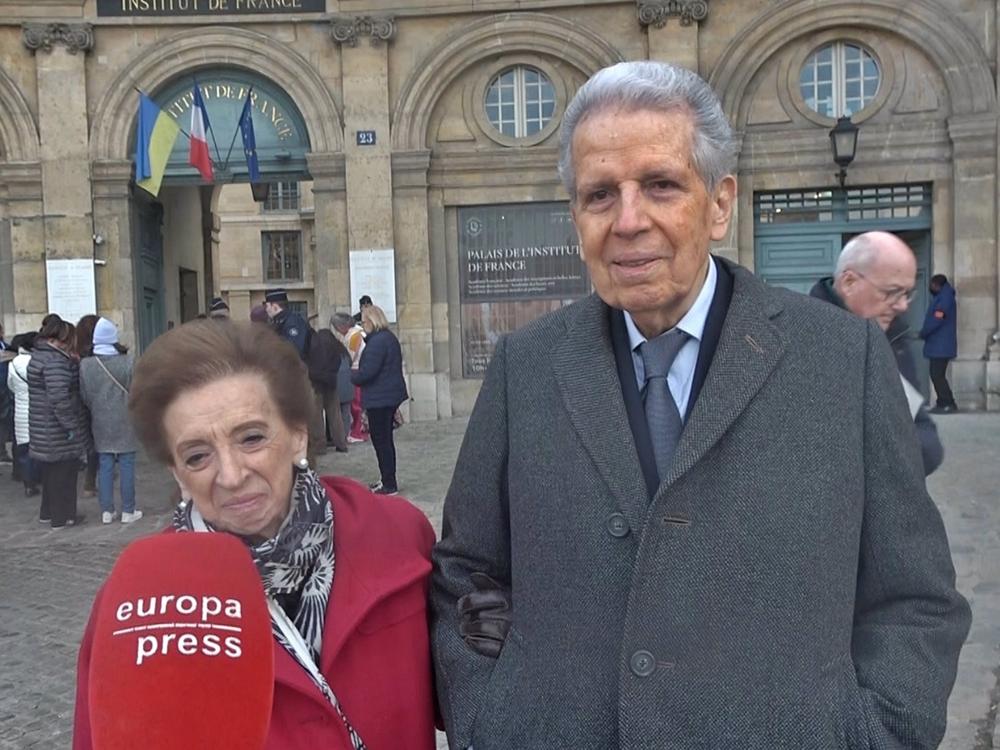 AMIGOS ÍNTIMOS DE MARIO VARGAS LLOSA EN PARÍS AMIGOS