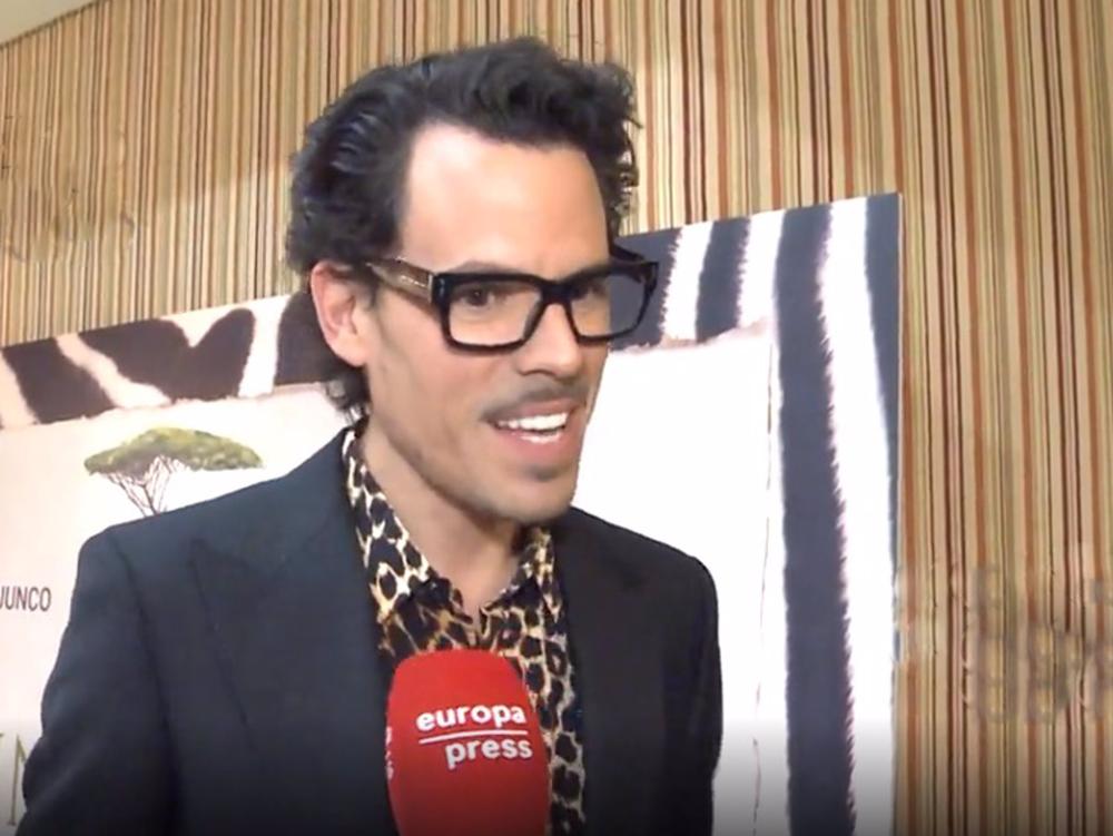 Juan Avellaneda en la presentación de la última novela de Belén Junco Juan