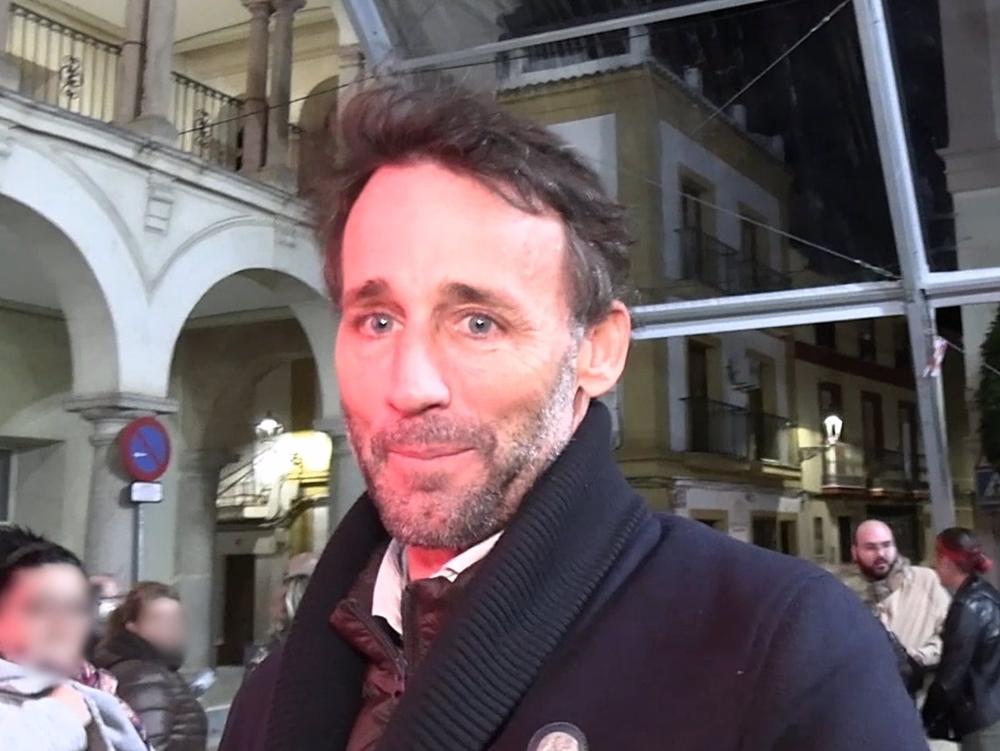 ÁLVARO MUÑOZ ESCASSI SACA SU CARA MÁS DIVERTIDA ÁLVARO