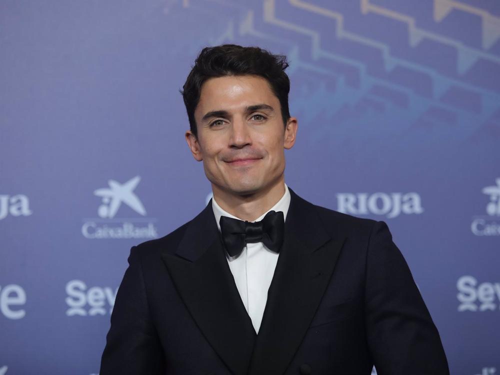 ÁLEX GONZÁLEZ EN LA ALFOMBRA ROJA DE LOS PREMIOS GOYA 2023 ÁLEX