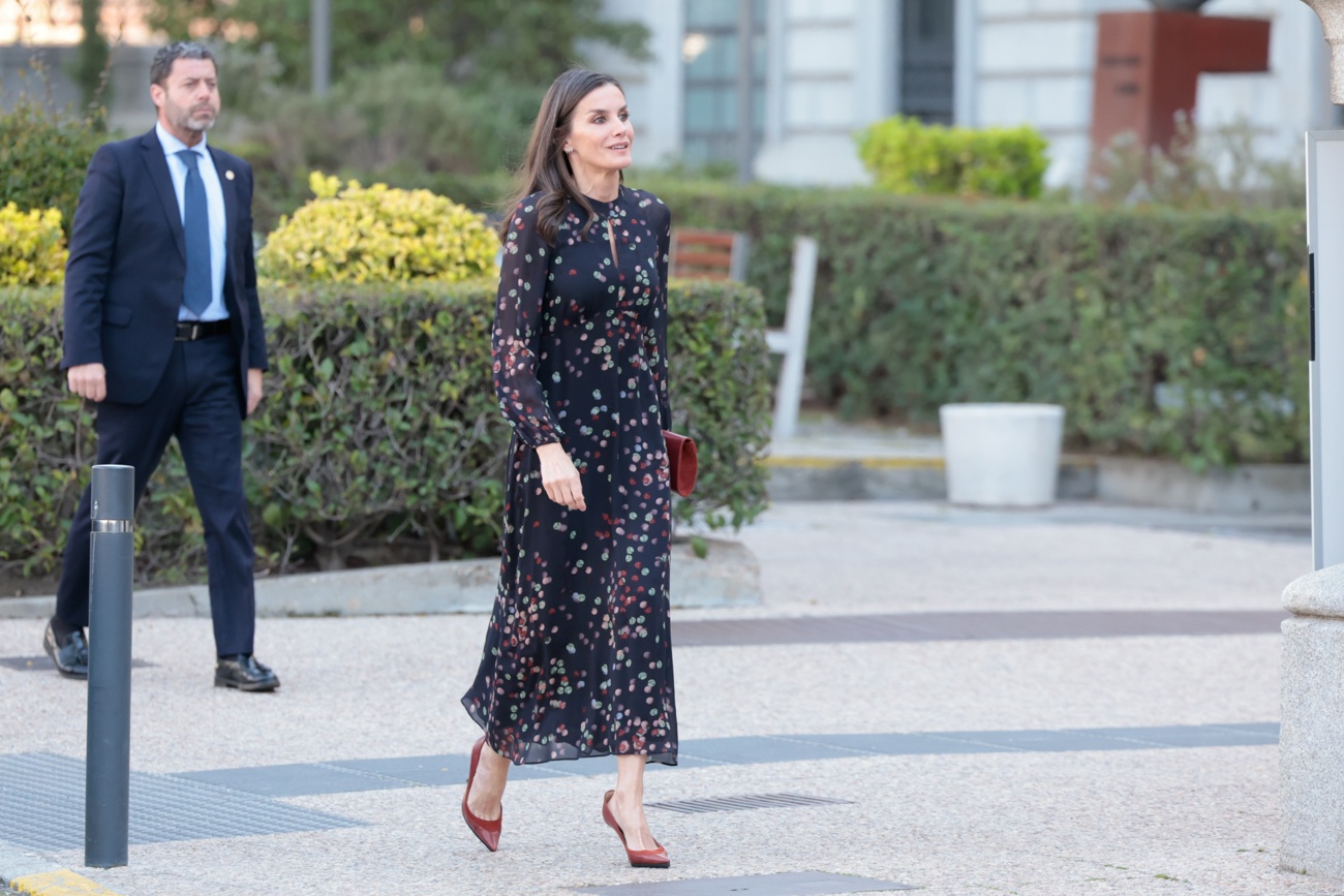 La regina Letizia ha scelto un abito già visto. La regina Letizia ha scelto un abito già visto.