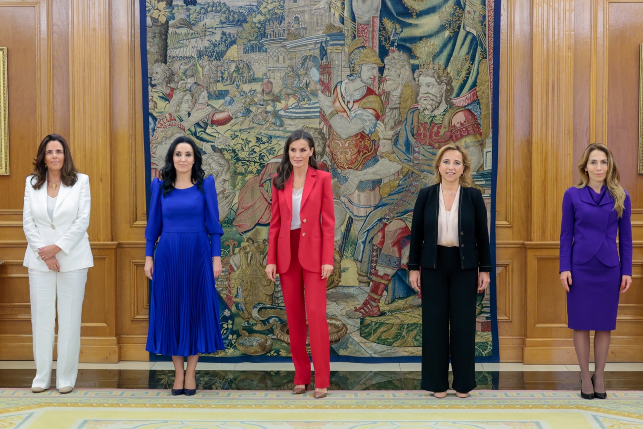 Circondato da donne Circondato da donne