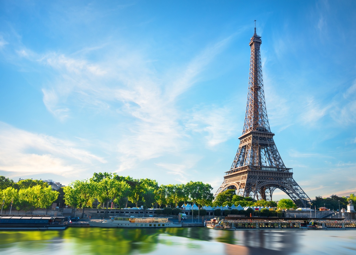 Eiffel Tower, Paris (France): 328,972 reviews