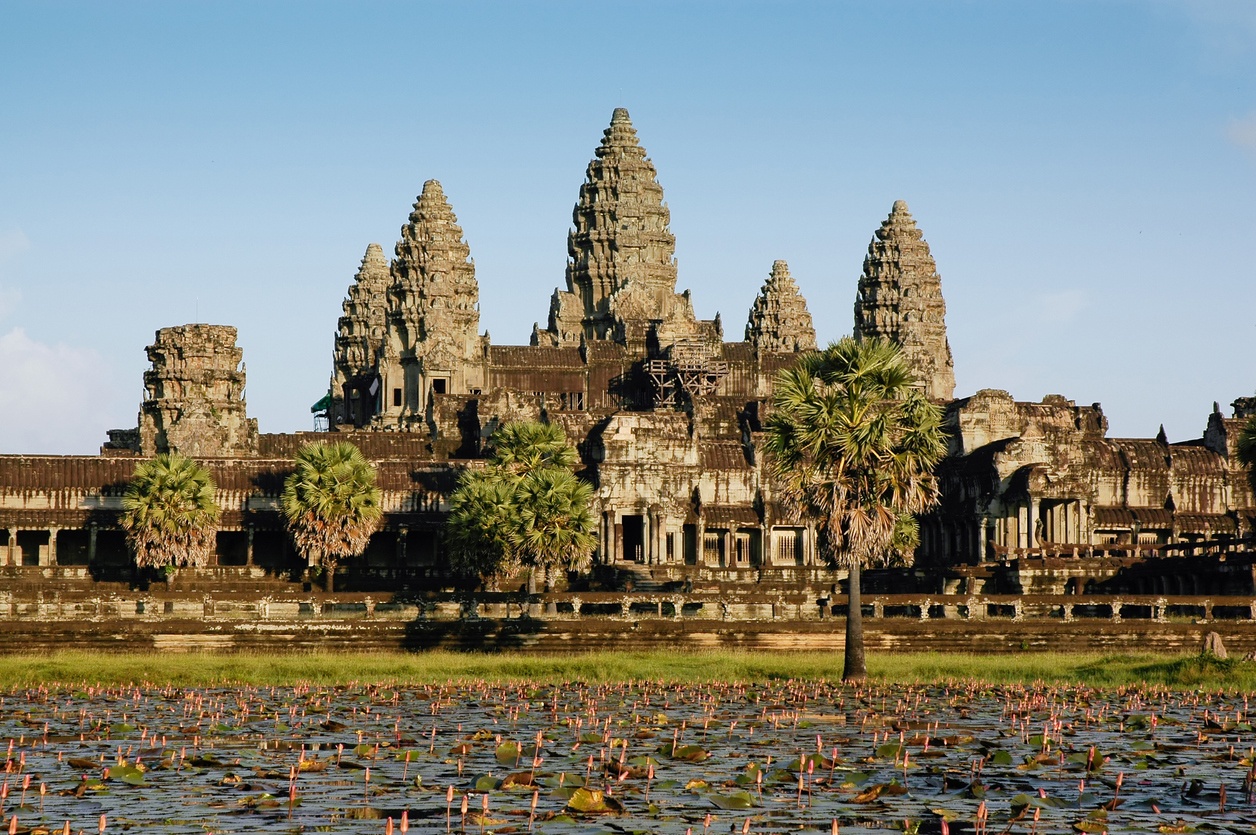 Haut : Angkor Wat (Cambodge)
