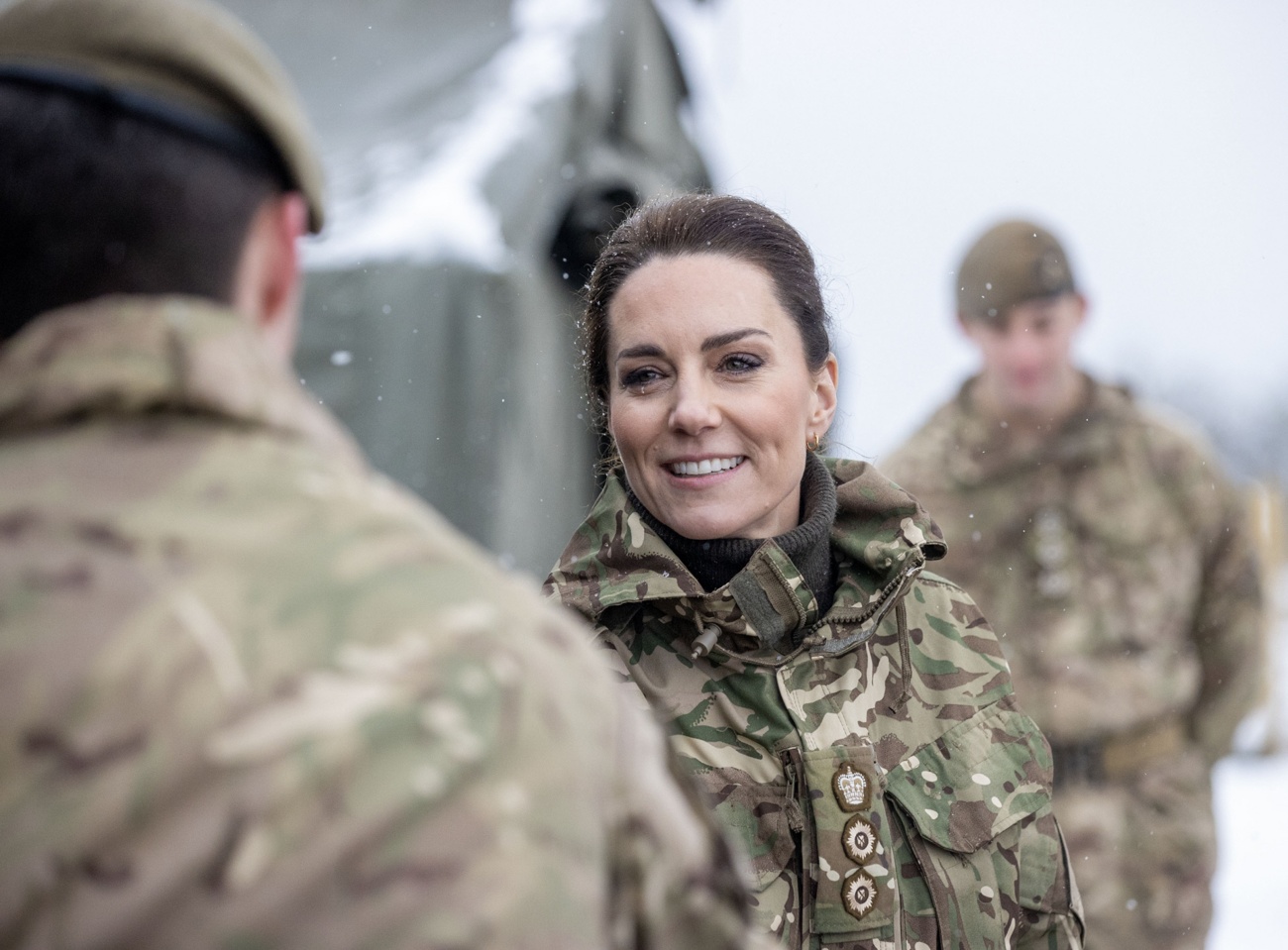 Kate Middleton aprovechó la jornada para saber más sobre la Guardia Irlandesa Kate Middleton aprovechó la jornada para saber más sobre la Guardia Irlandesa