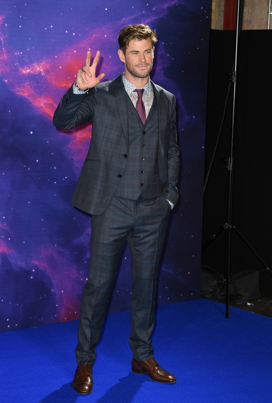 Chris Hemsworth wins silver medal Chris Hemsworth wins silver medal