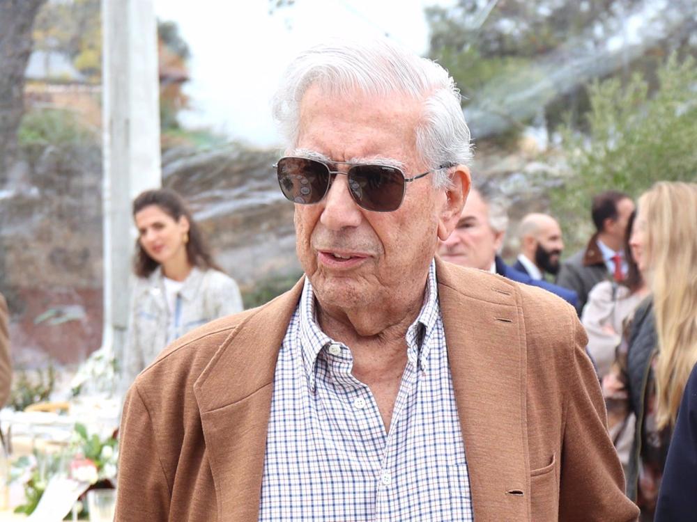 Archivo - El escritor Mario Vargas Llosa en imagen de archivo Archivo