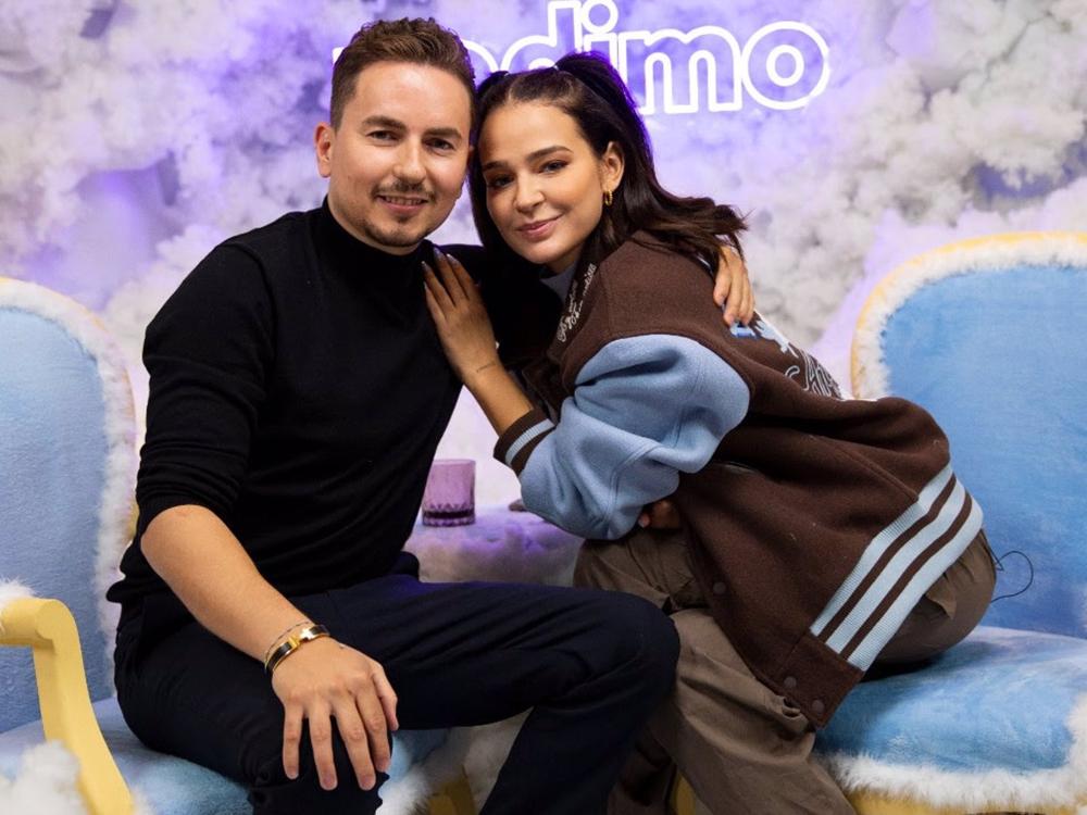Laura Escanes con Jorge Lorenzo, el último invitado a su podcast, 'Entre el cielo y las nubes' Laura