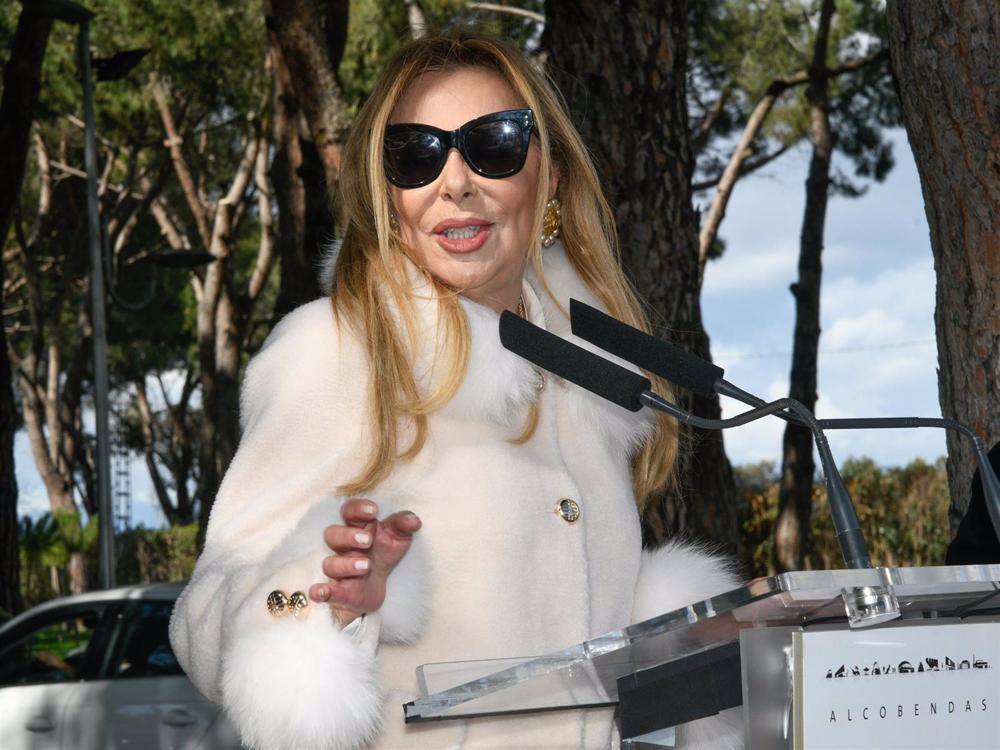 ANA OBREGÓN EN EL HOMENAJE PÚBLICO A SU PADRE, ANTONIO GARCÍA ANA