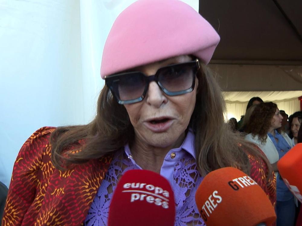MARI ÁNGELES GRAJAL EN LA CORRIDA DE TOROS EN ILLESCAS MARI